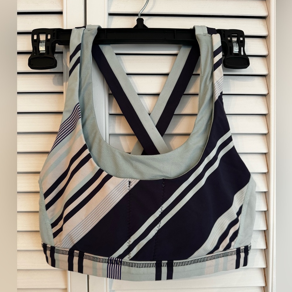 Women's Lululemon Blue Striped Rub Your Stuff Bra Size 6